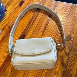 Māedn everyday crossbody